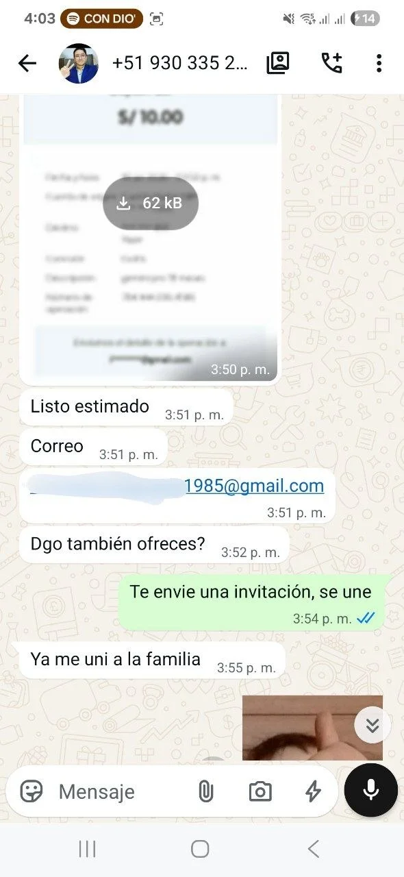 Cliente enviando su correo tras el pago y confirmando la activación